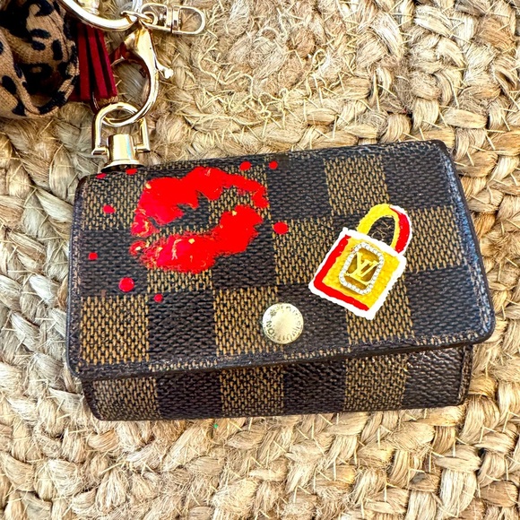 Louis Vuitton Damier customized handpainted key/card holder - Picture 3 of 17